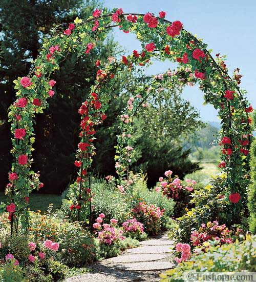 How to Make Your Lawn Look Beautiful With Garden Arches?